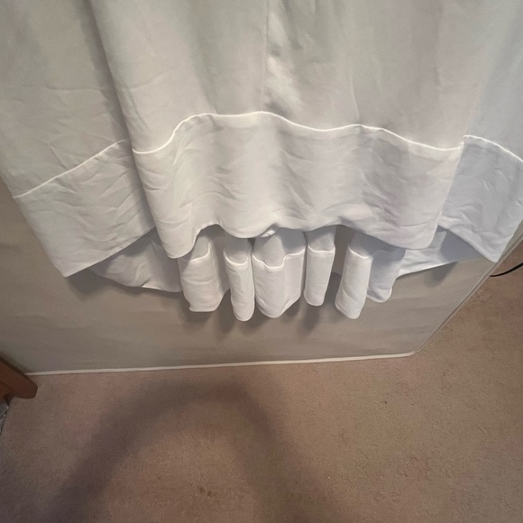 Beautiful dress - Picture 4 of 5